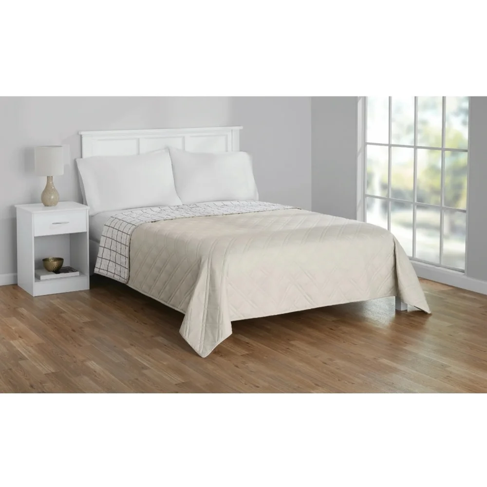 NEW Mainstays Queen Beige White Brown Reversible Quilt Bedding Set